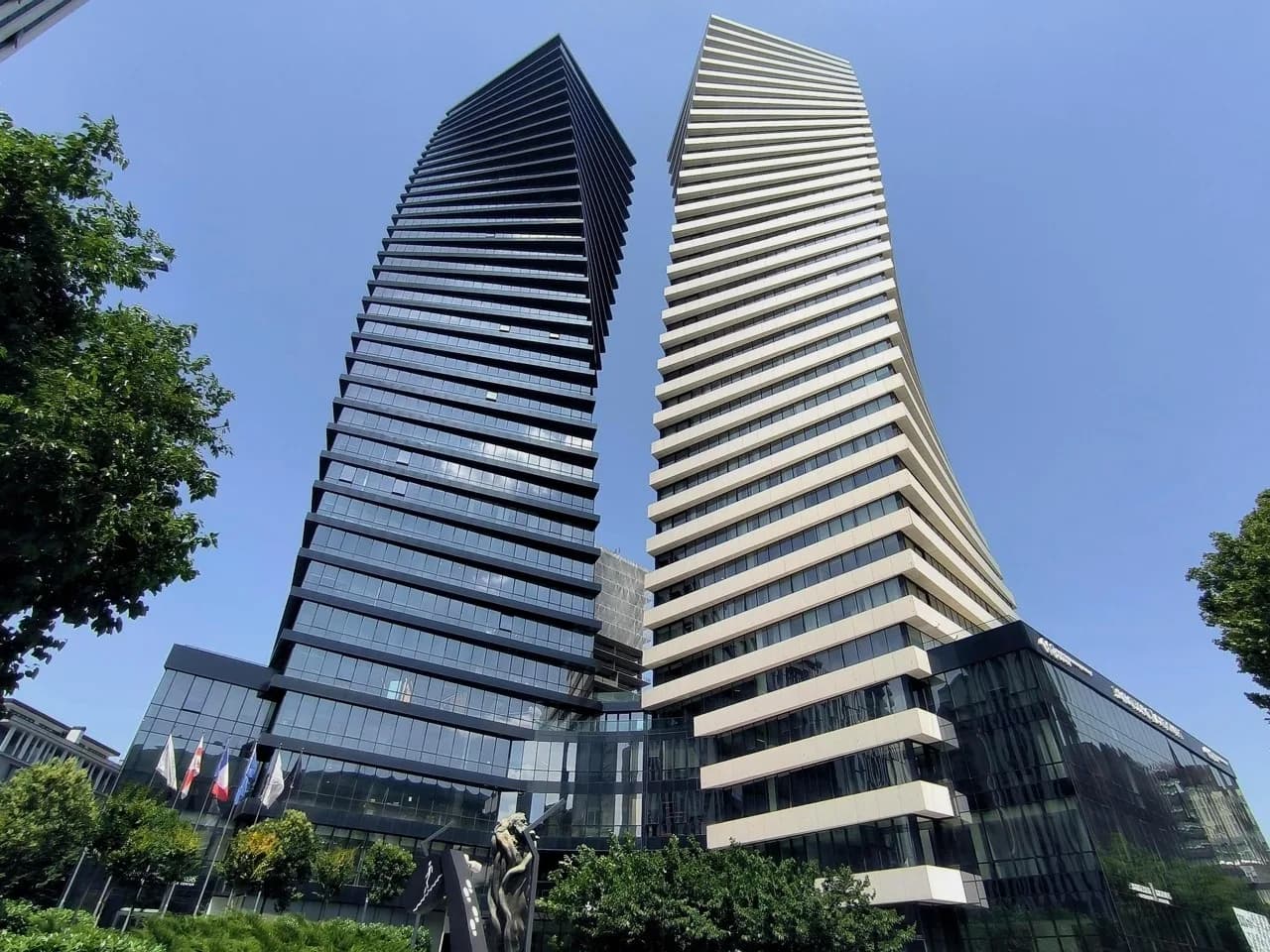 Axis Towers Vake