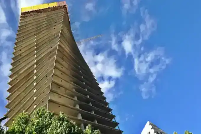 აქსის თაუერსი