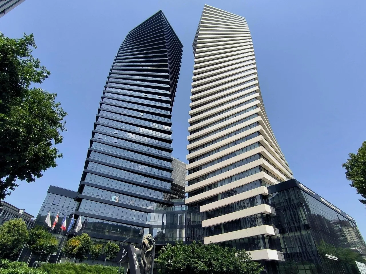 აქსისი — Axis Towers Vake
